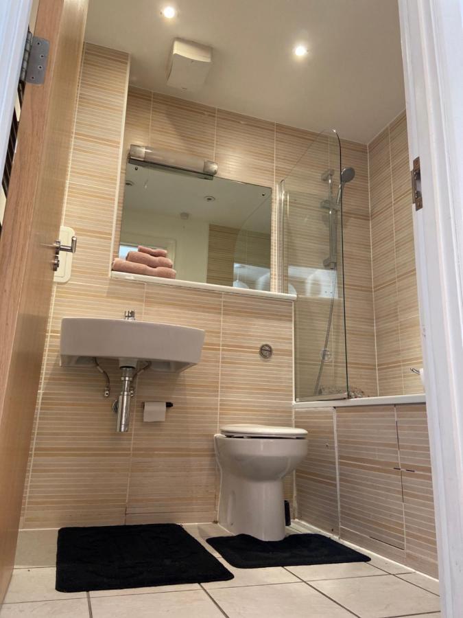Lovely 2Br Apartment W/ City View London Exterior foto
